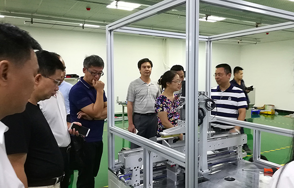 廣西桂平市市委書記鐘暢姿、副市長蒙星強一行蒞臨深科特參觀指導